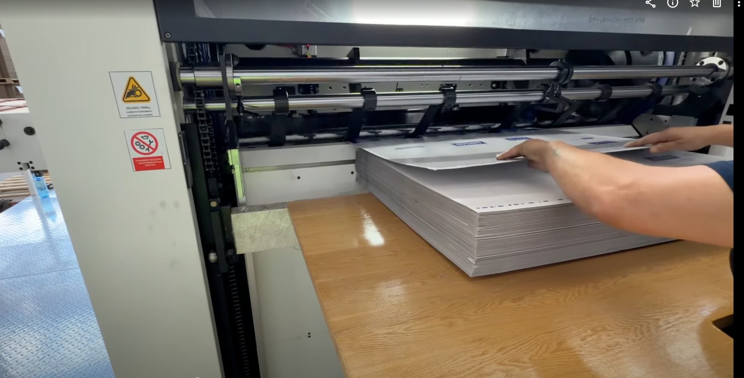 Pila corta de PLV o estuchería en planta de packaging
